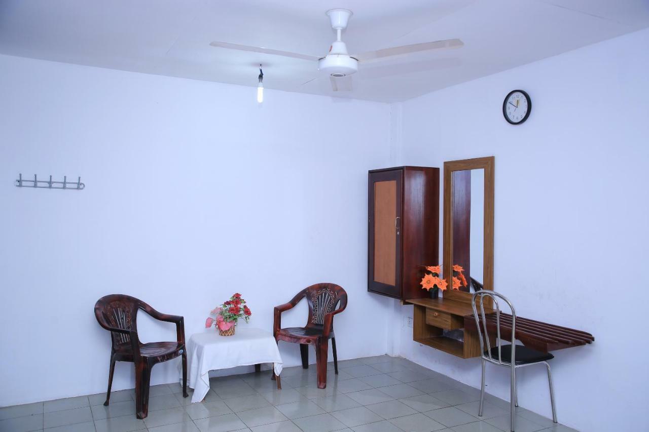 Oyo 318 Pillaiyar Inn Jaffna Extérieur photo